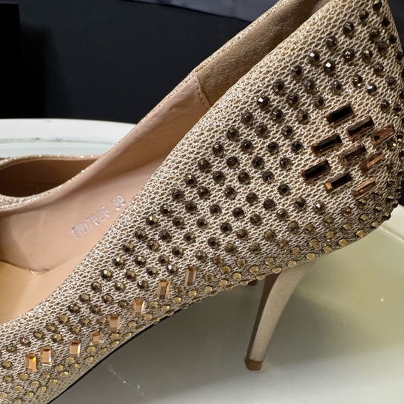 ZANOTTI VINTAGE RARE Elegant Gold Stiletto Heels Compared to very high brands - Picture 3 of 7